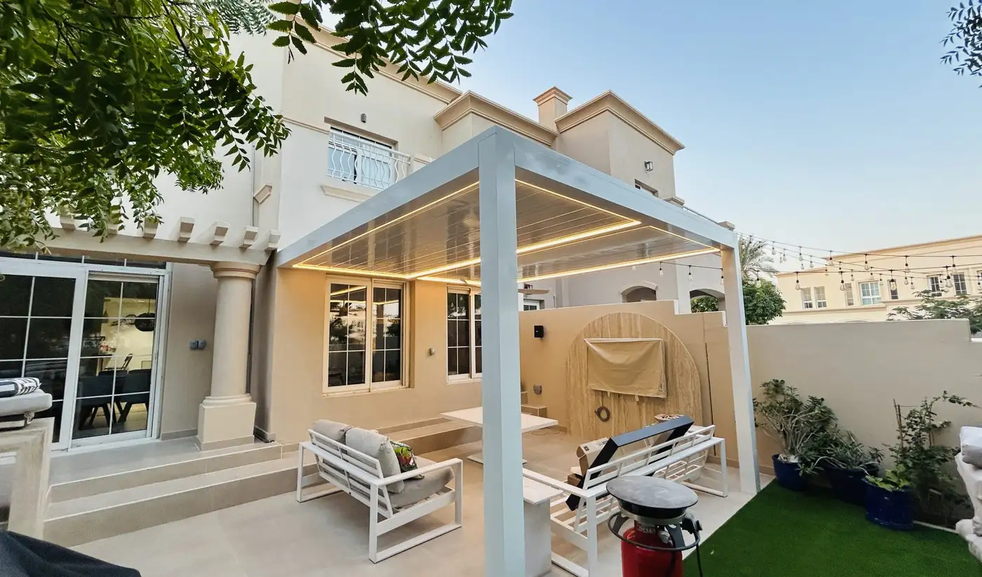 Nimbus pergola with integrated lighting